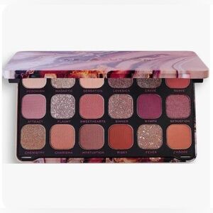 Makeup Revolution Forever :
Flawless Eyeshadow Palette